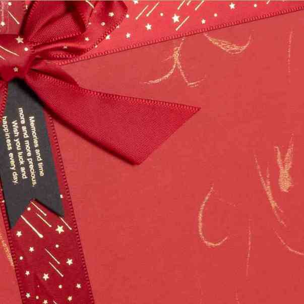 Коробка квадрат 17х17х8см Волшебный праздник Красный